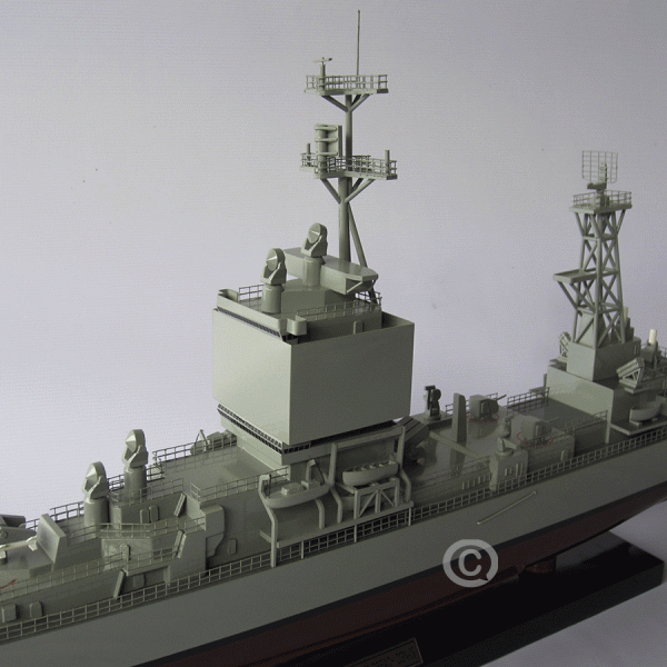 MÔ HÌNH THUYỀN CHIẾN USS LONG BEACH