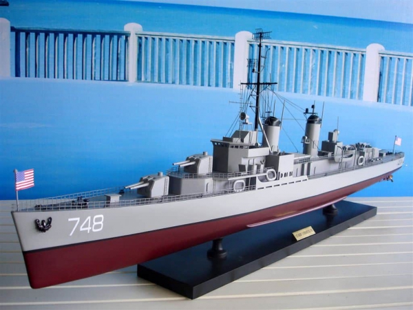 MÔ HÌNH THUYỀN CHIẾN USS HARRY E.HUBBARD